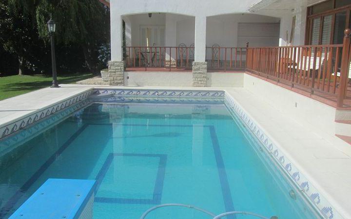 Casa · 500m² · 8 Ambientes · 4 Cocheras