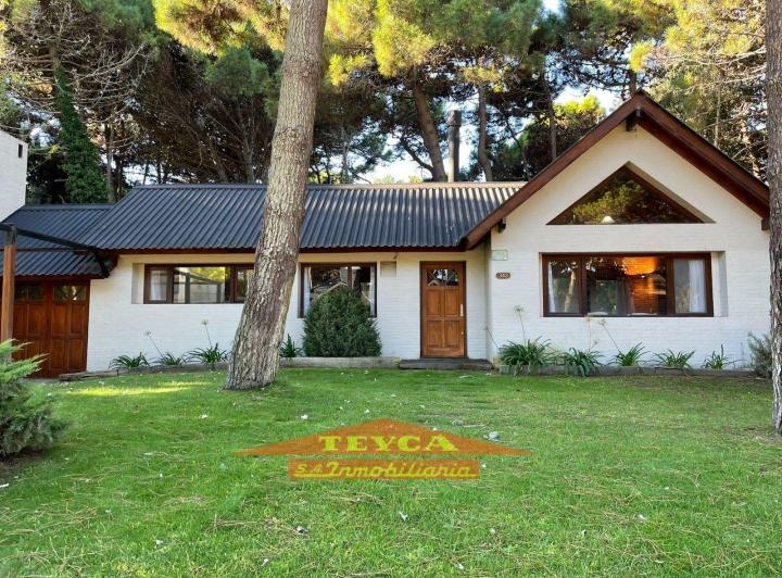 Casa · 4 Ambientes · 1 Cochera