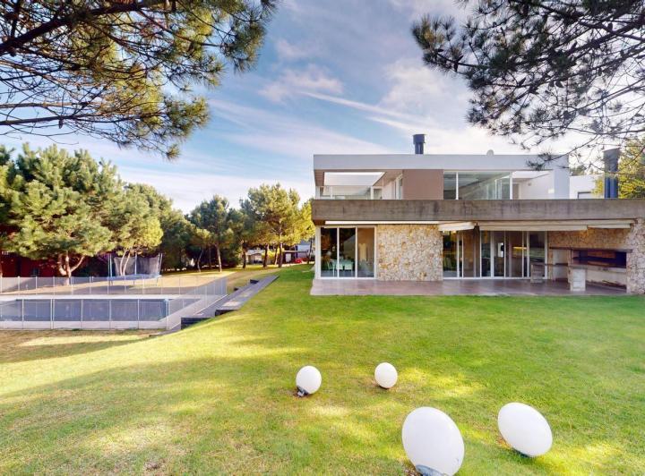 Casa · 287m² · 6 Ambientes