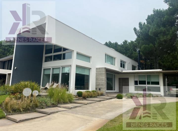 Casa · 193m² · 4 Ambientes · 1 Cochera