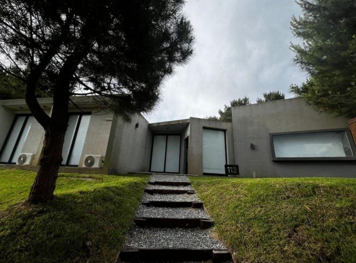 Casa · 161m² · 5 Ambientes · 2 Cocheras
