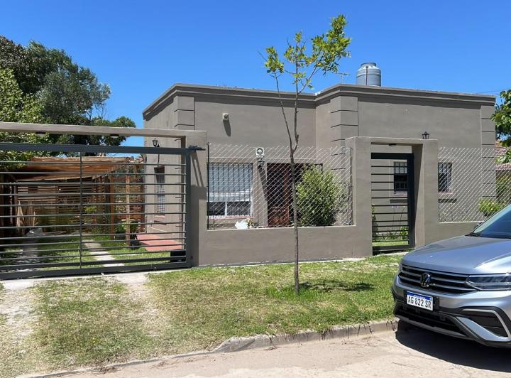 Casa · 130m² · 4 Ambientes · 2 Cocheras