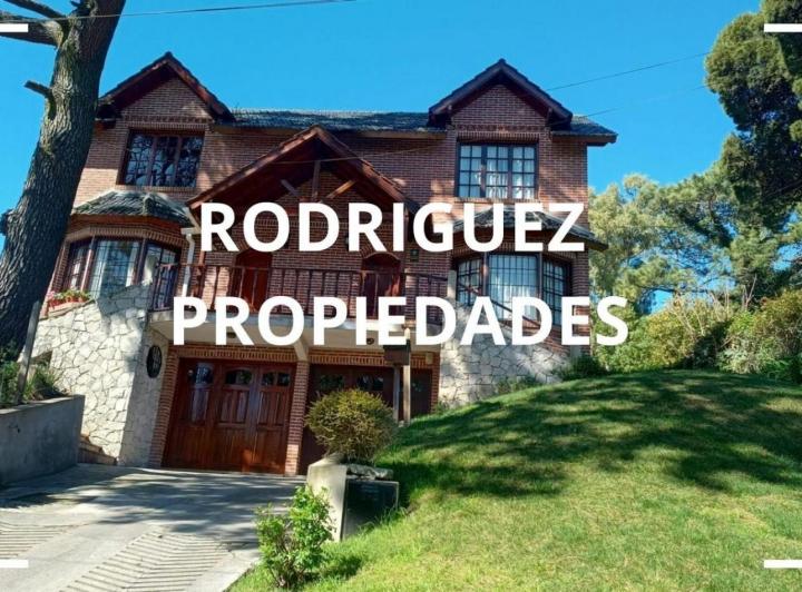 Casa · 180m² · 4 Ambientes · 2 Cocheras