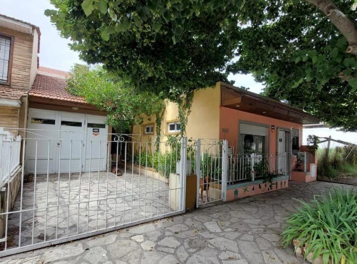 Casa · 267m² · 6 Ambientes · 4 Cocheras