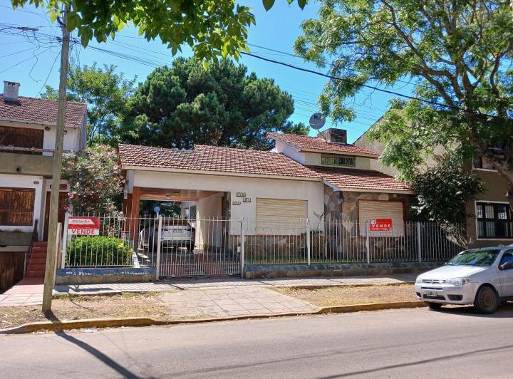 Casa · 100m² · 4 Ambientes · 2 Cocheras