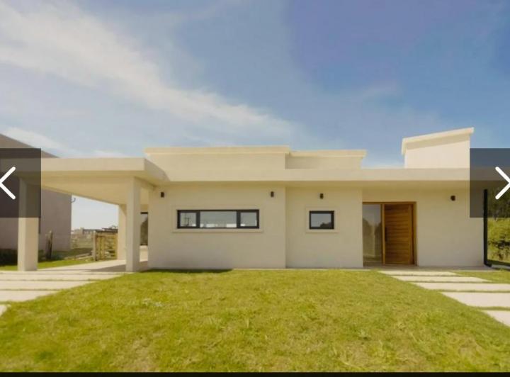 Casa · 180m² · 4 Ambientes · 2 Cocheras