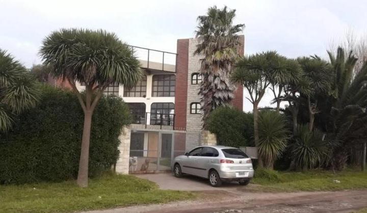 Casa · 800m² · 6 Ambientes · 2 Cocheras