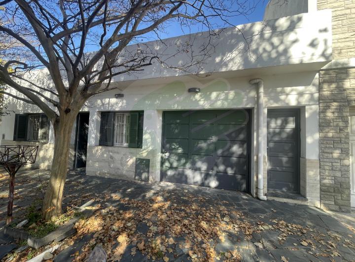 Casa · 128m² · 4 Ambientes · 1 Cochera