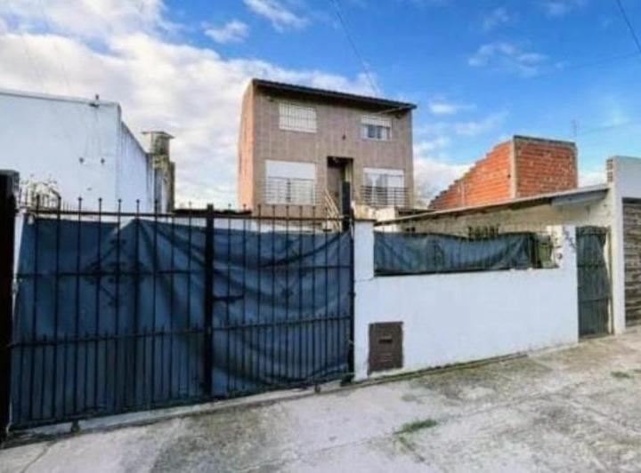 Casa · 338m² · 9 Ambientes · 3 Cocheras
