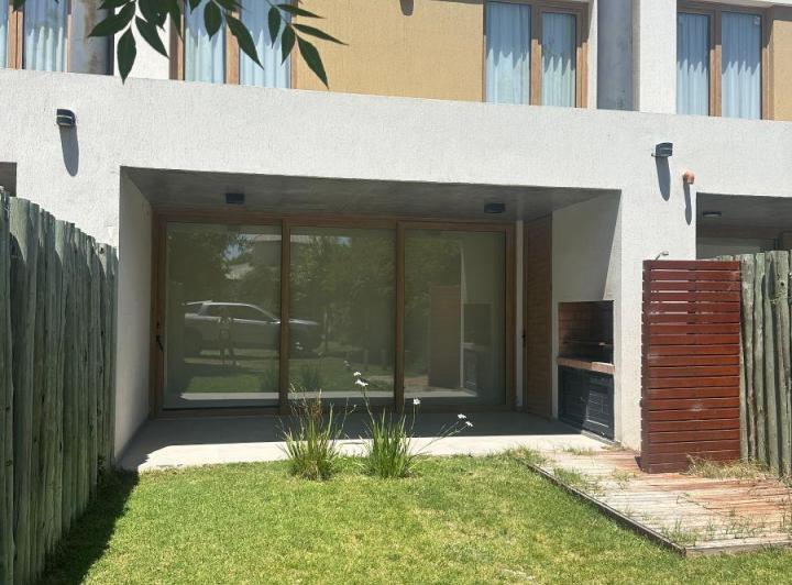 Casa · 109m² · 4 Ambientes · 1 Cochera