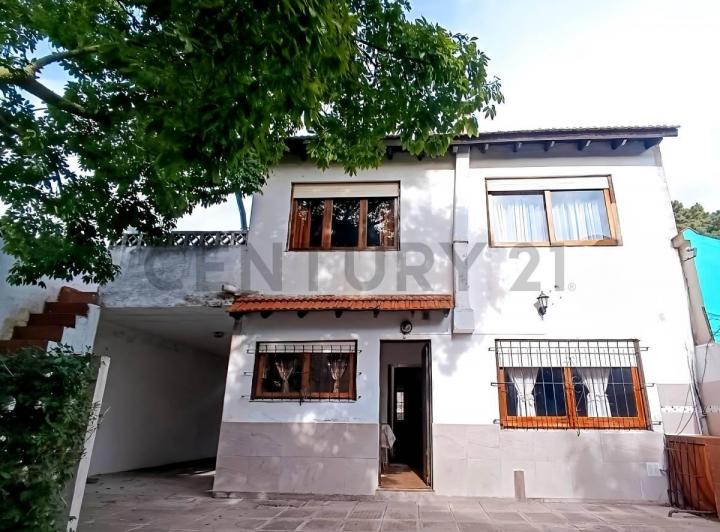Casa · 160m² · 5 Ambientes · 3 Cocheras