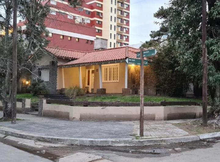 Casa · 4 Ambientes · 1 Cochera