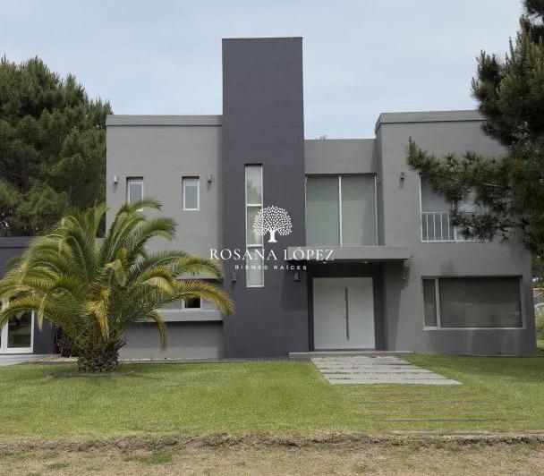 Casa · 286m² · 5 Ambientes · 10 Cocheras