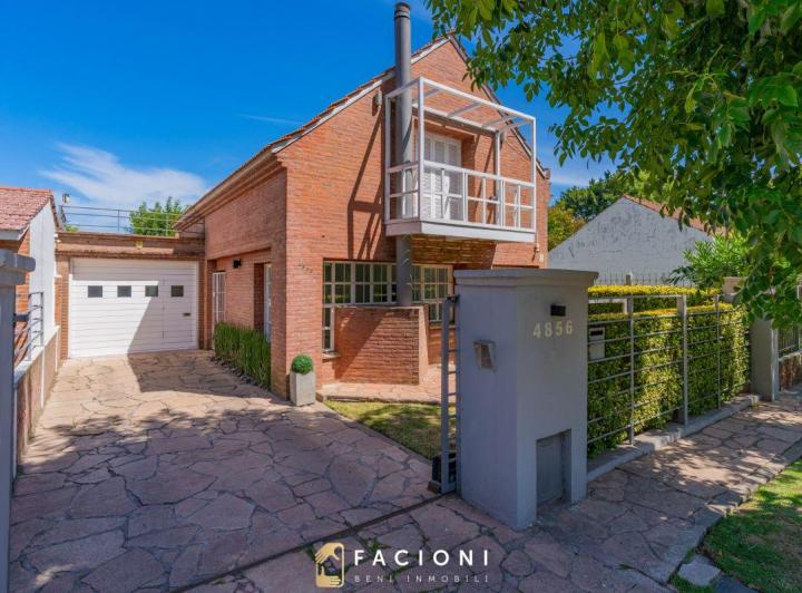 Casa · 210m² · 5 Ambientes · 2 Cocheras