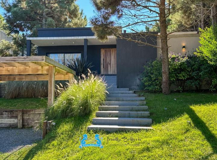 Casa · 270m² · 5 Ambientes · 1 Cochera