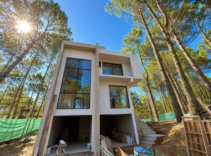 Casa · 238m² · 4 Ambientes · 2 Cocheras