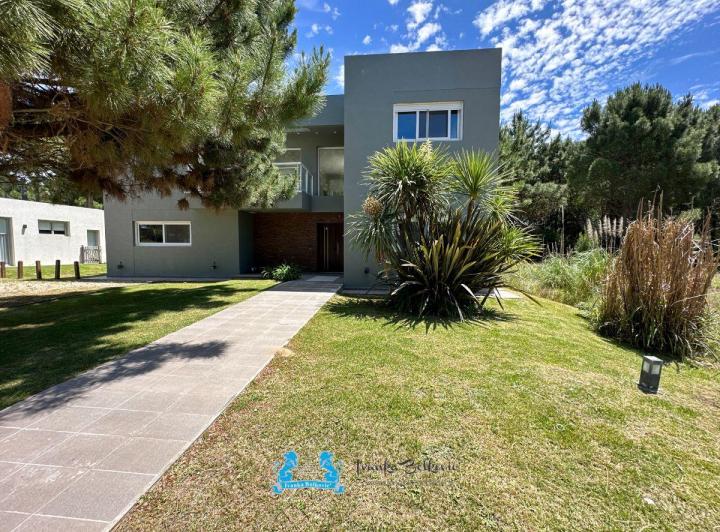 Casa · 252m² · 5 Ambientes