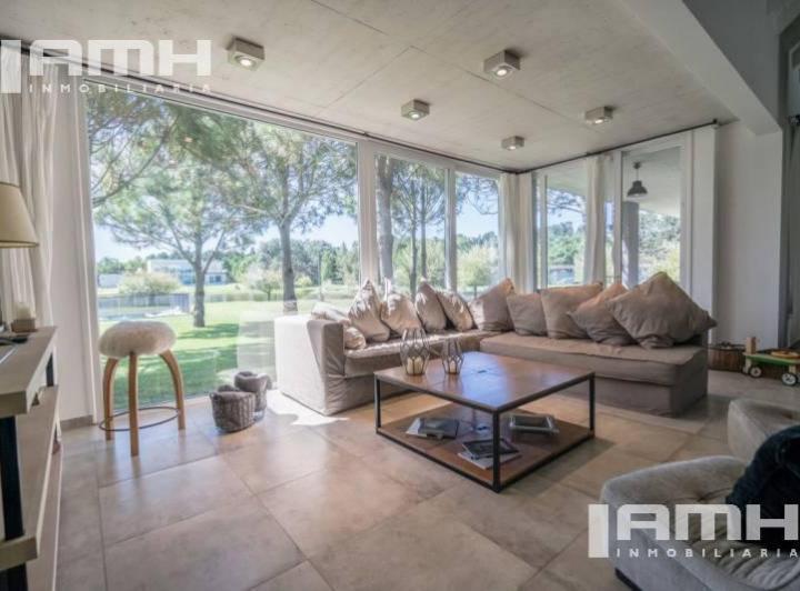 Casa · 286m² · 5 Ambientes · 2 Cocheras