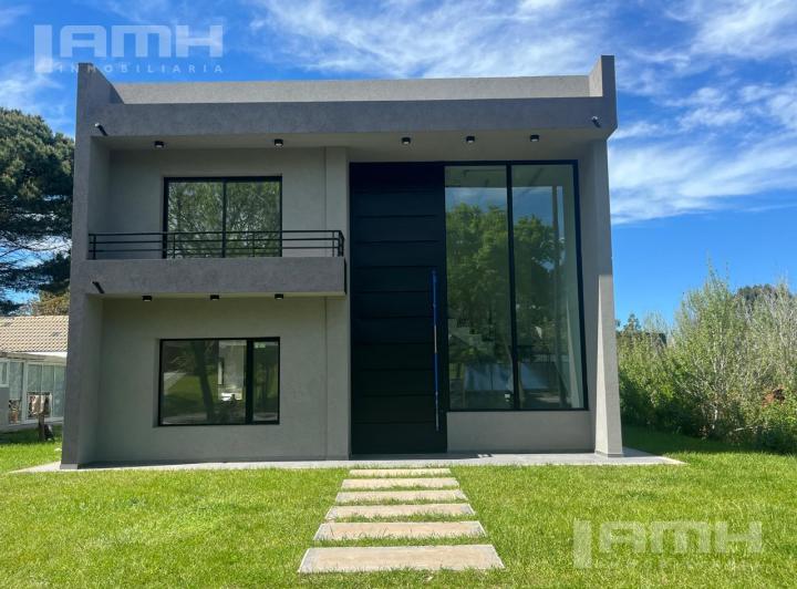 Casa · 214m² · 5 Ambientes