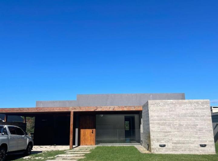 Casa · 190m² · 5 Ambientes · 2 Cocheras