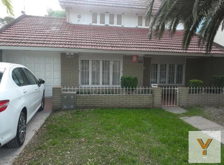 Casa · 310m² · 7 Ambientes · 3 Cocheras