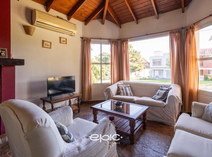 Casa · 87m² · 4 Ambientes · 1 Cochera