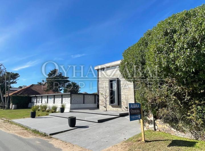 Casa · 290m² · 6 Ambientes · 1 Cochera