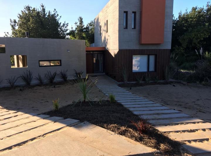 Casa · 2000m² · 5 Ambientes