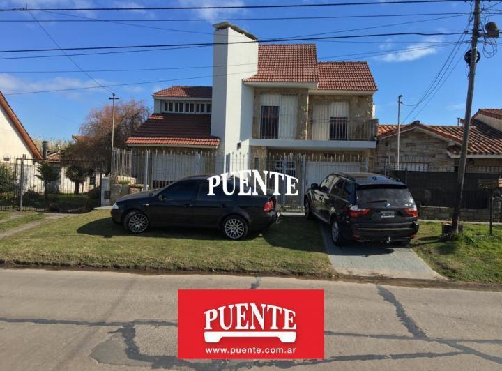 Casa · 184m² · 4 Ambientes · 4 Cocheras