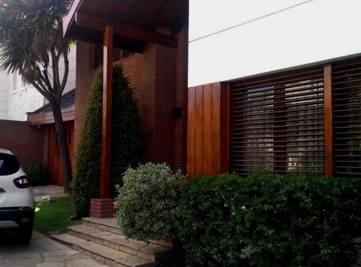 Casa · 359m² · 6 Ambientes · 2 Cocheras