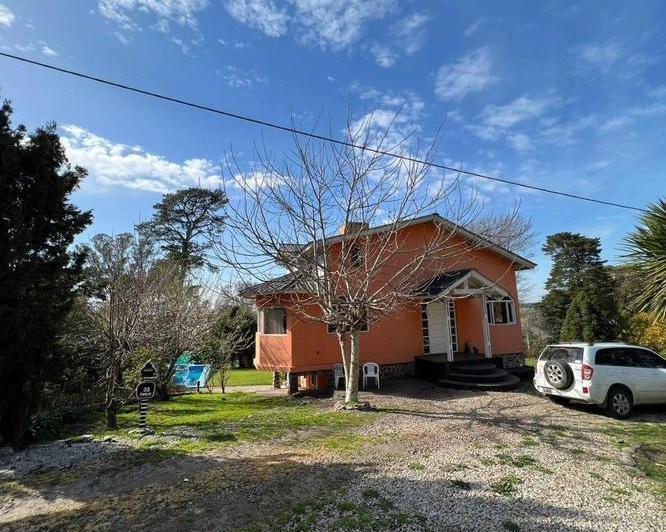 Casa · 198m² · 7 Ambientes · 1 Cochera