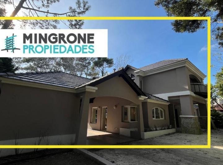 Casa · 215m² · 6 Ambientes · 2 Cocheras