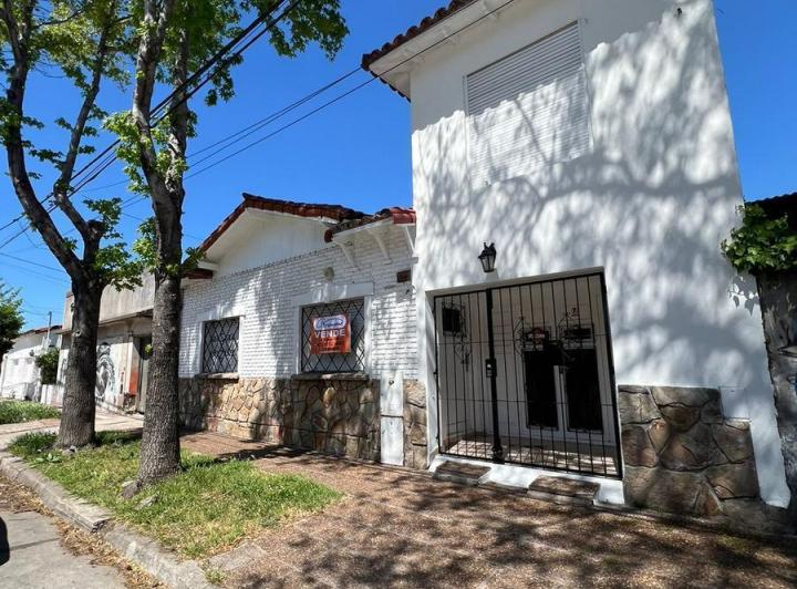 Casa · 115m² · 4 Ambientes · 1 Cochera