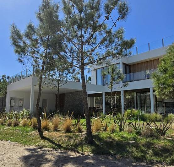 Casa · 325m² · 6 Ambientes