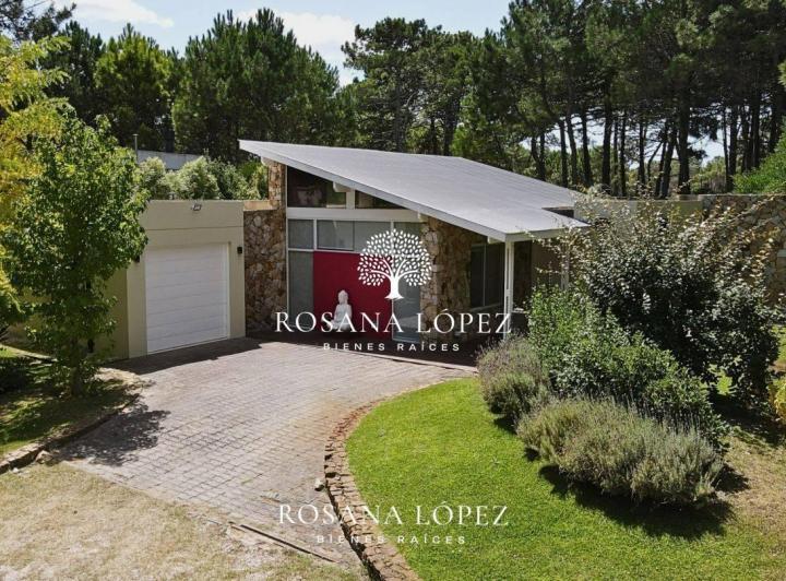 Casa · 254m² · 4 Ambientes · 1 Cochera