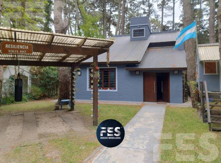 Casa · 135m² · 4 Ambientes · 2 Cocheras