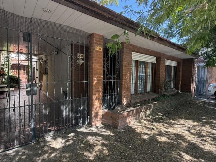 Casa · 160m² · 3 Ambientes · 2 Cocheras
