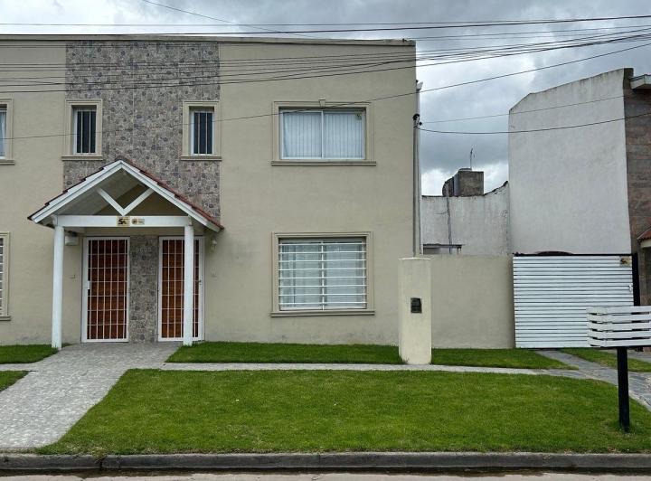 Casa · 80m² · 3 Ambientes · 1 Cochera