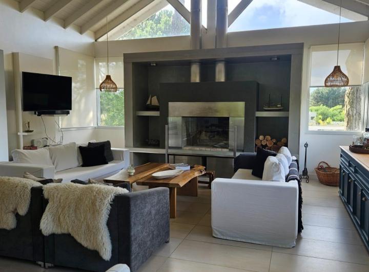 Casa · 275m² · 5 Ambientes · 1 Cochera