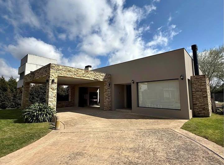 Casa · 220m²