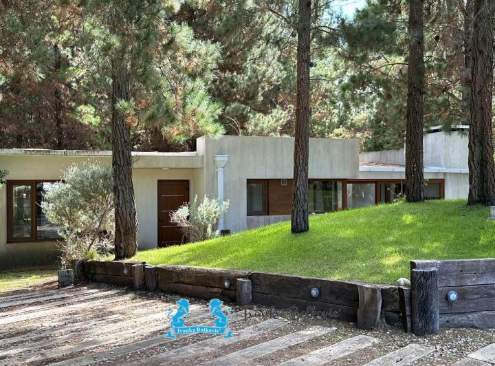Casa · 300m² · 5 Ambientes · 1 Cochera