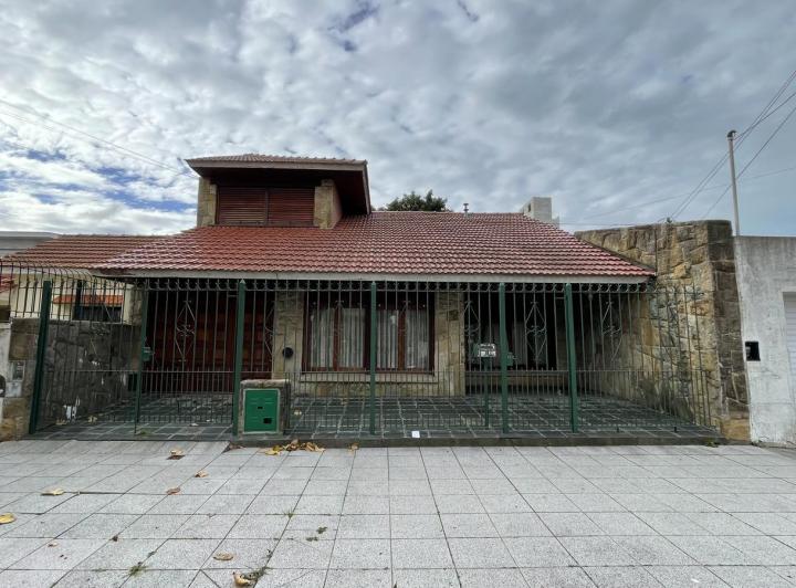 Casa · 168m² · 5 Ambientes · 1 Cochera