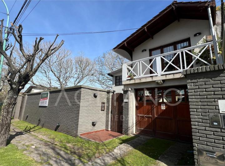 Casa · 870m² · 4 Ambientes · 3 Cocheras