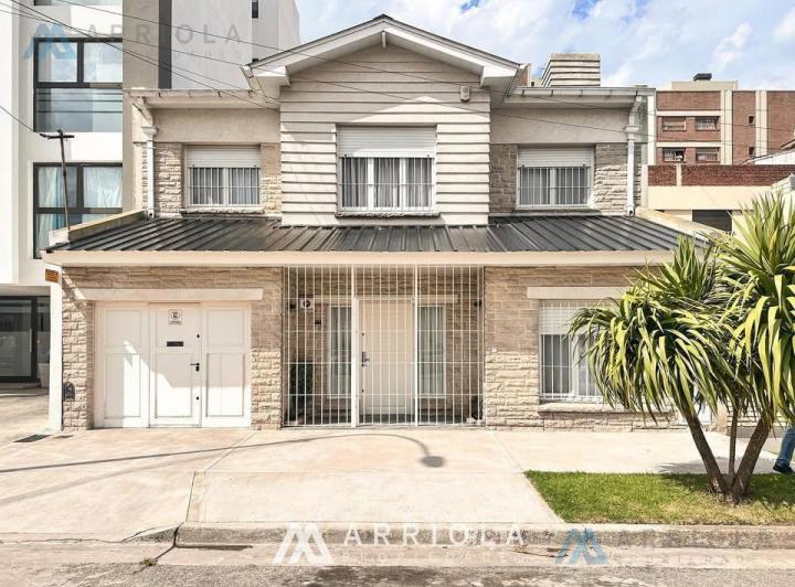 Casa · 162m² · 4 Ambientes · 1 Cochera
