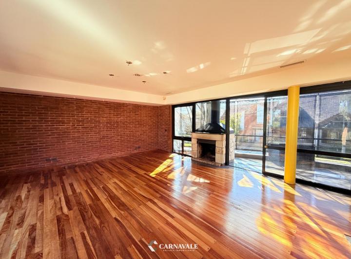 Casa · 181m² · 4 Ambientes · 2 Cocheras