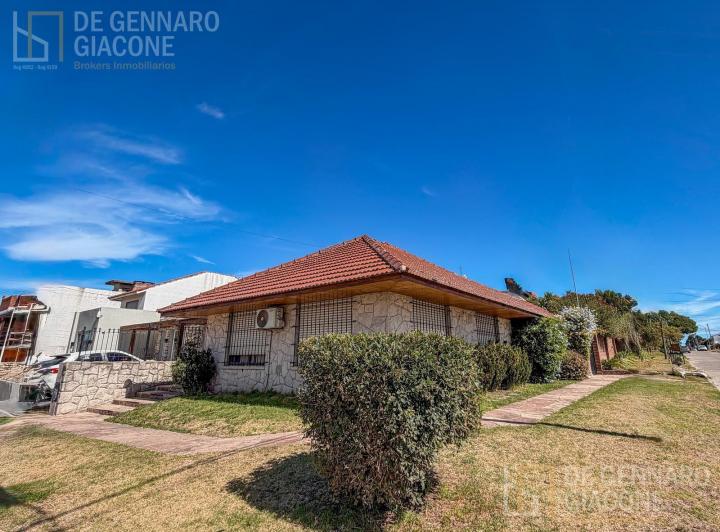Casa · 190m² · 4 Ambientes · 1 Cochera