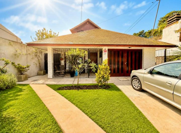 Casa · 240m² · 5 Ambientes · 1 Cochera