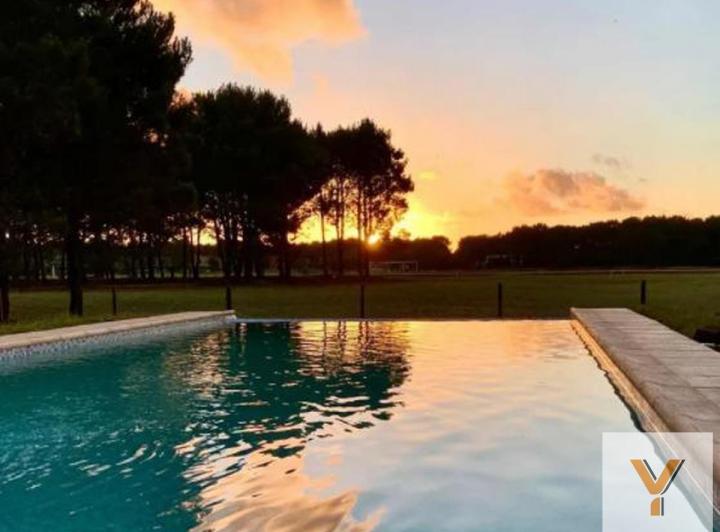 Casa · 285m² · 5 Ambientes · 2 Cocheras