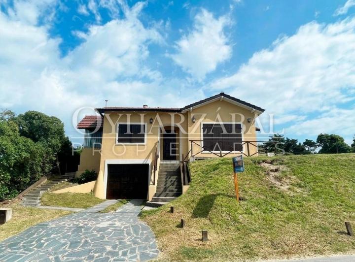 Casa · 108m² · 5 Ambientes · 1 Cochera