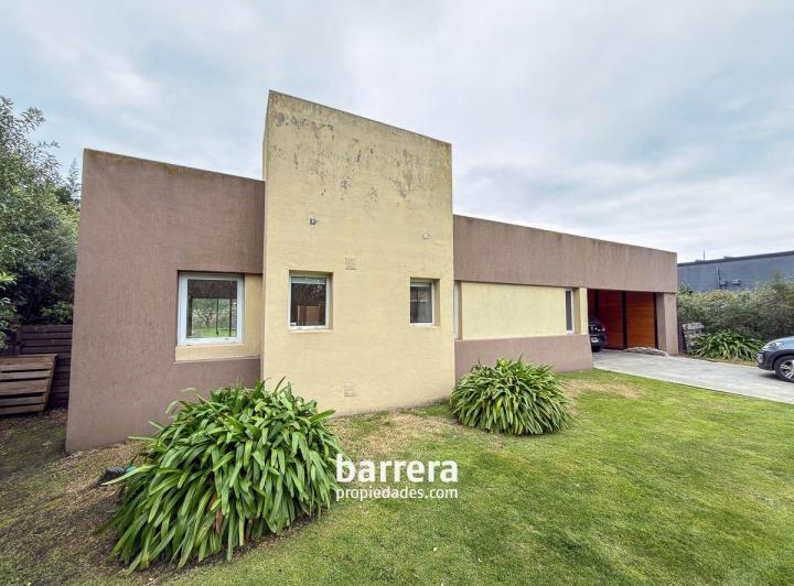 Casa · 140m² · 4 Ambientes · 3 Cocheras